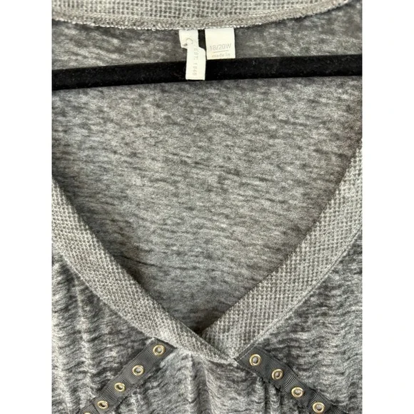 CATO Plus Size Charcoal Bell Sleeved Top W/ Grommet Accents Very Unique 18/20 - Picture 4 of 7